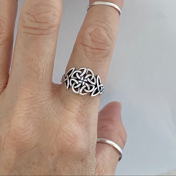 Sterling Silver Trinity Weave Celtic Ring, Triquetra Rings, Love Knots Jewelry - Picture 10 of 11